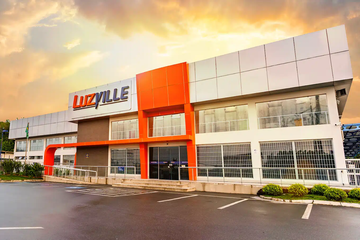 Luzville anuncia novas vagas de emprego em Joinville