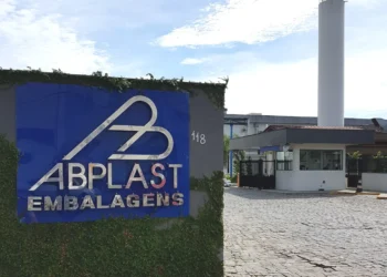 AB Plast realiza seleção presencial em Joinville para vaga com início imediato; veja salário e benefícios oferecidos